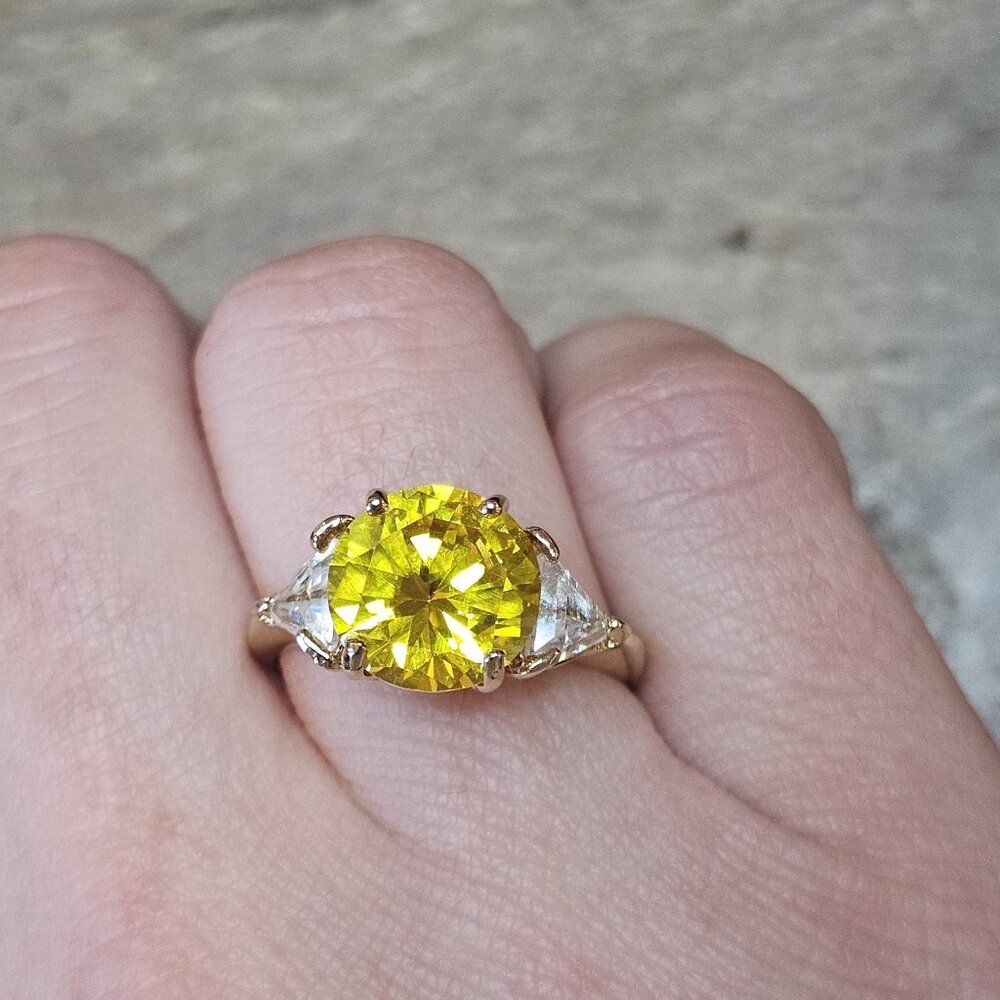 VTG 60s Yellow Cocktail Ring 18K HGE Gold Plate Rhinestone Sz 7 Round Cut - Picture 4 of 16